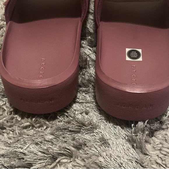 Jordan Slides - Picture 3 of 4